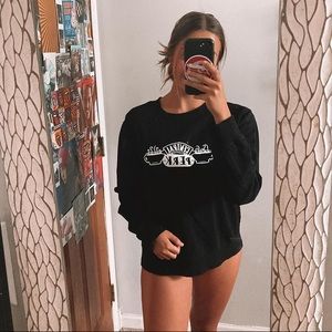 •Central Perk, black crew neck•